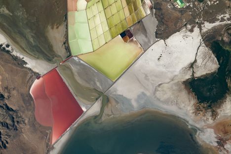 From high in the sky, the colors of the landscape are plainly visible. 