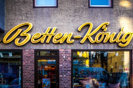The neon sign for Betten-König, which inspired the Berlin Typography project. 