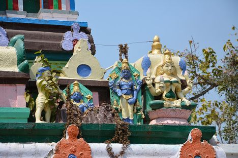 This depicts the unearthing of the god's image from the anthill. 