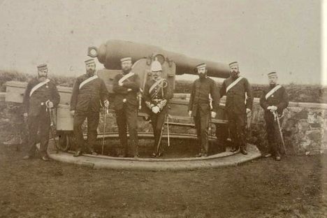 Hobart volunteer artillery at Alexandra Battery, Sandy Bay, Tasmania, circa 1890.