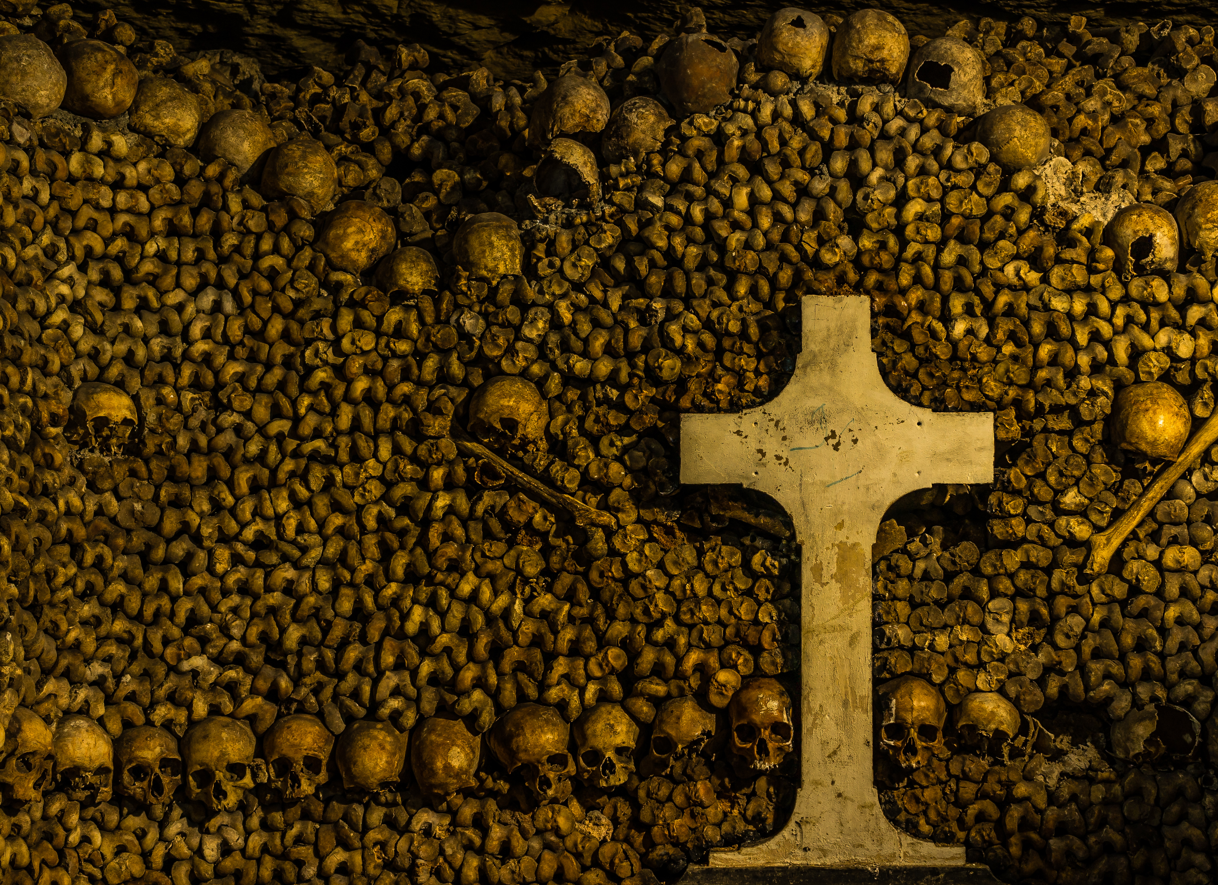 The walls of the catacombs are mostly made of limestone, an easy material for wine thieves to bore through. 