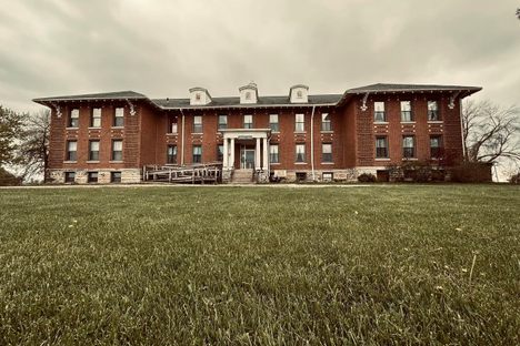 If you believe in ghosts, this former insane asylum is a great place to go hunting.