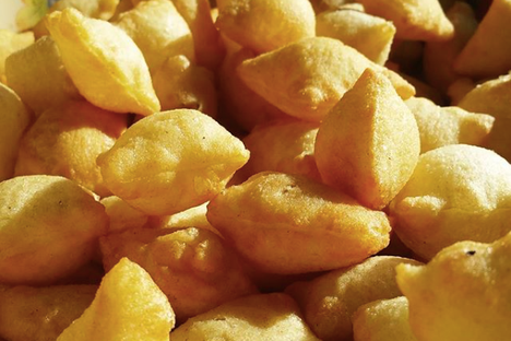 A pile of crispy borsok.