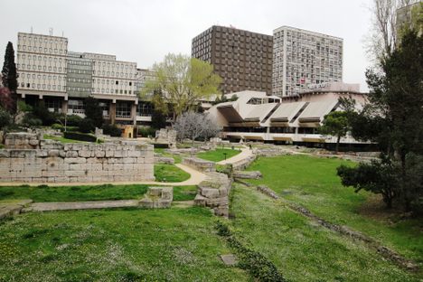 Jardin des Vestiges - the ancient harbour and the old history museum