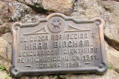 The 1948 plaque honoring Hiram Bingham.