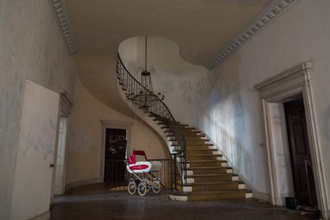  Exploring an Abandoned New York Mansion with a Secret Past