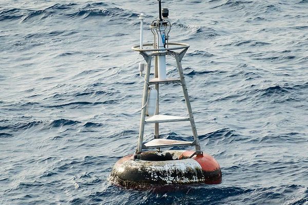 A PIRATA weather buoy, the only thing that is really at Null Island.