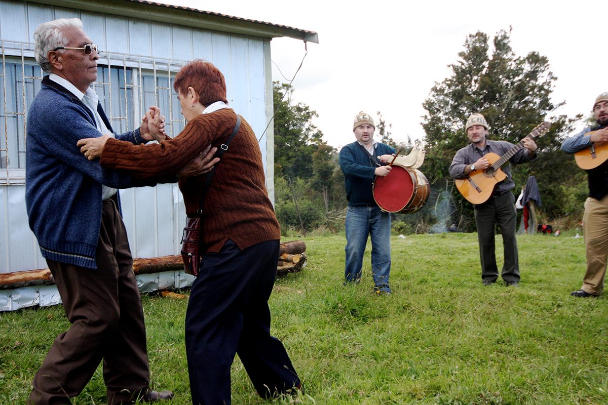 Dancing after the minga has taken place. 