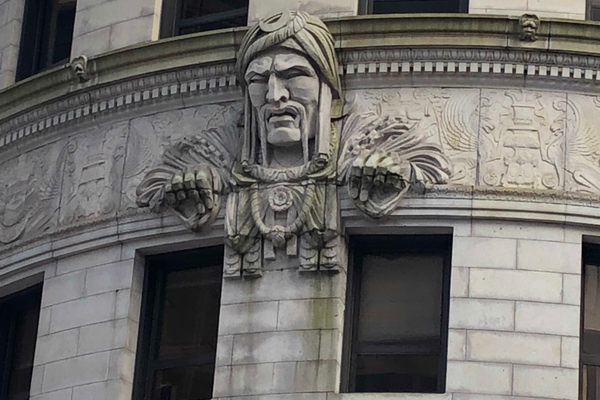 The Turk’s Head adorning the third floor.