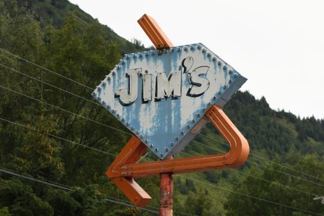 Diamond Jim's Liquor Store Sign