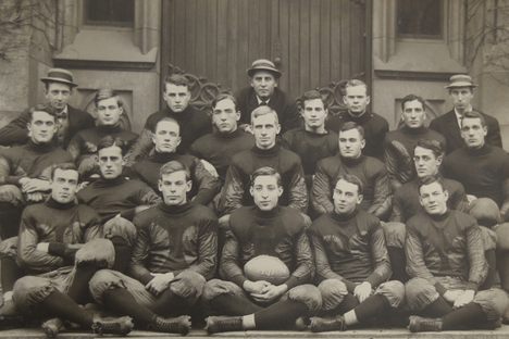 Coach Stagg and the 1907 University of Chicago Football Team. 