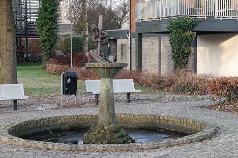 Berend Botje Statue