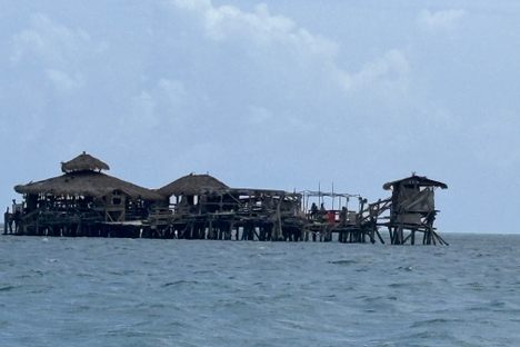 Floyd's Pelican Bar
