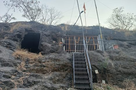 Vruddheshwar Cave Temple