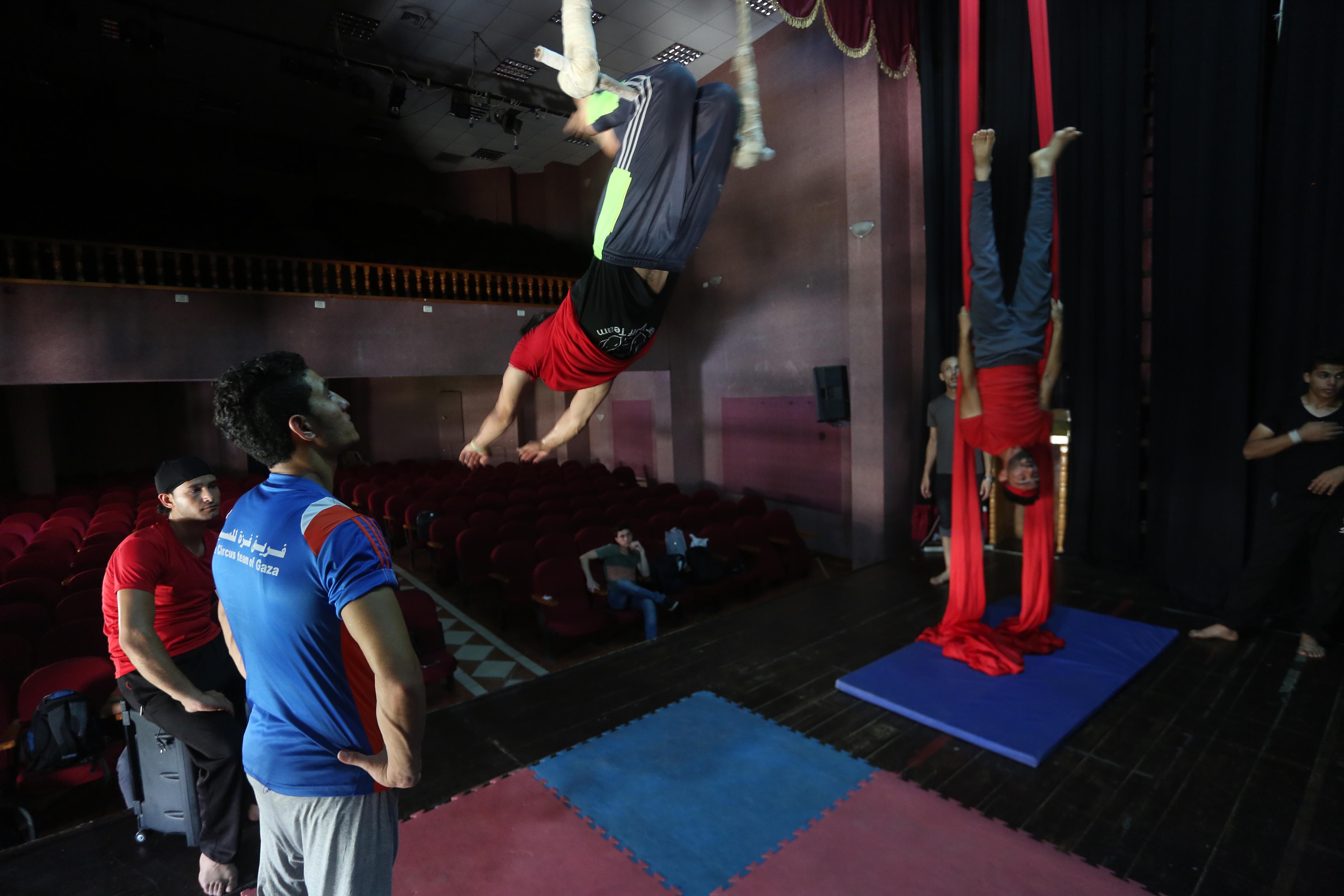 A training session at Gaza Circus School, without electricity.