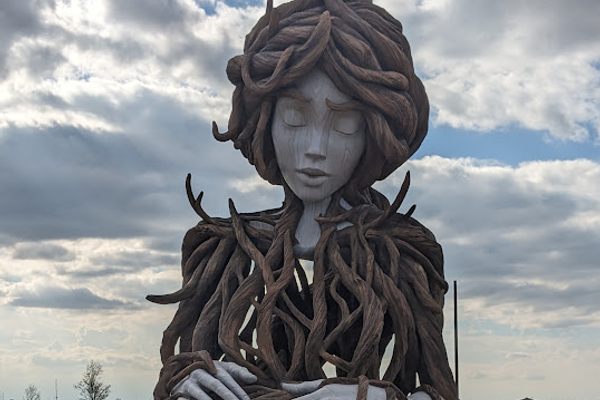 Umi Statue