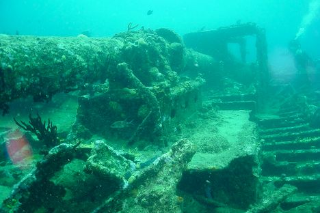 Many of the structures of the ship, like the foremast, are still intact.