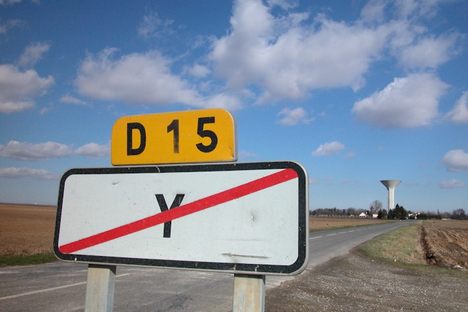 A street marker on the road to Y.
