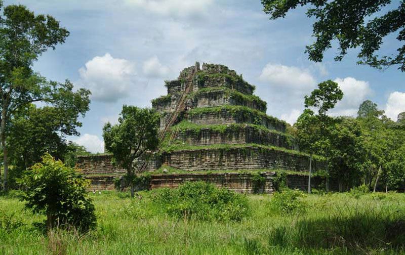 Prasat Thom, the state temple of King Jayavarman IV.