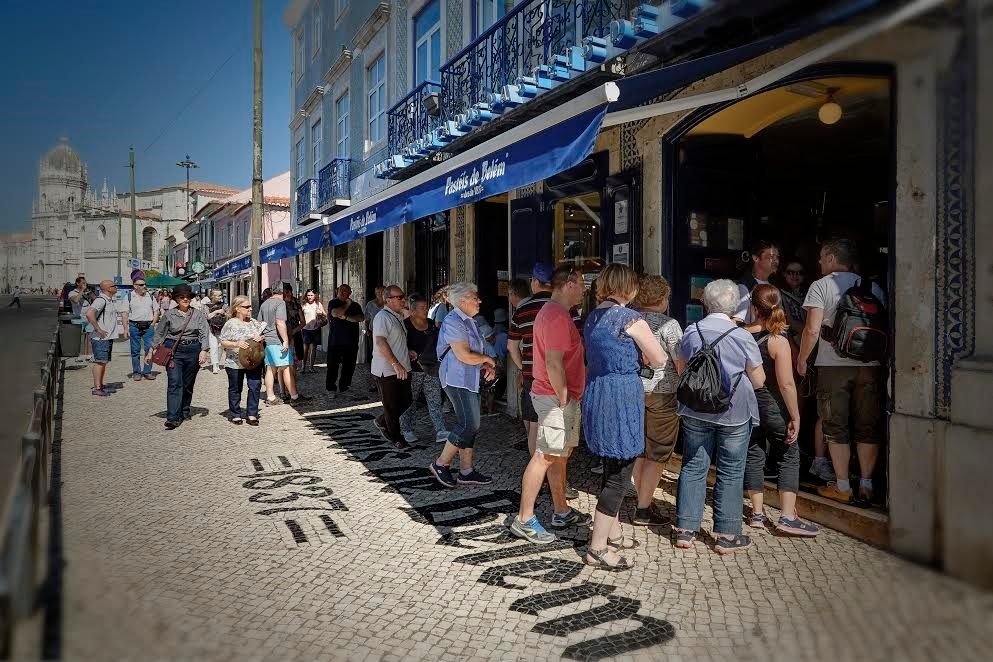 The line down the block at Antiga Confeitaria de Belem