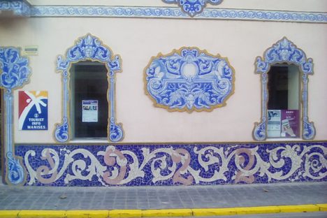 The beautiful tiles of Manises. 