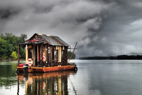 Made from recycled materials, Modes's shantyboat can weather the storms. 