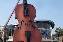 Biggest violin in online the world