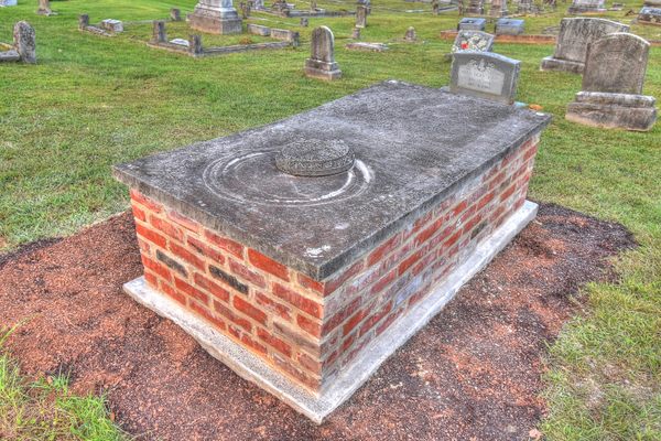 Mittie Manning's Tomb 