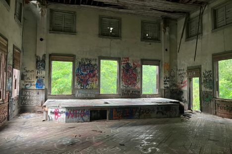 Second floor stage 