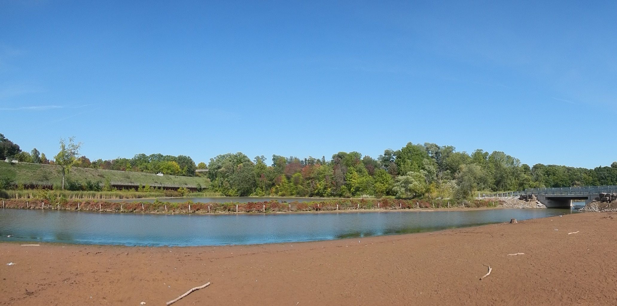 A wide view of the Christmas tree barrier.