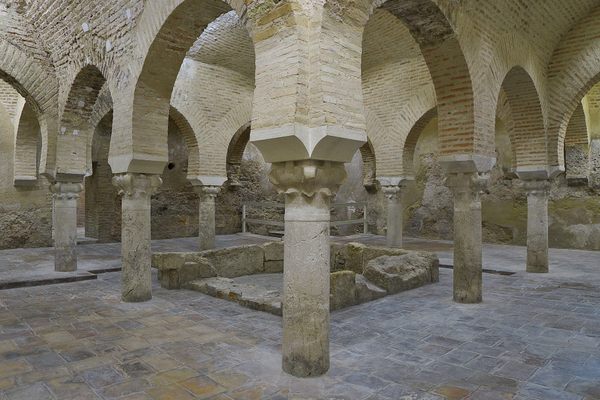 Al-bayt al-wastani. Temperate room of the Arab Baths of Yayyan (11th century)