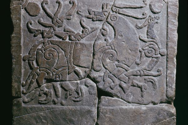 The tombstone found at St. Paul’s Cathedral, carved in the classic Ringerike style. 