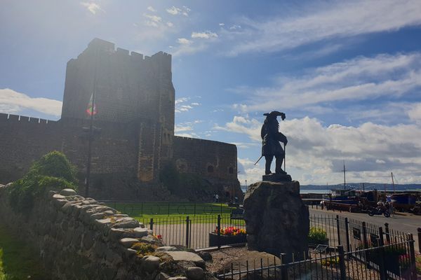 King William III Statue and Carrickfergus Castle