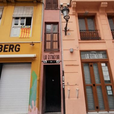 The elongated and thin shape of the building