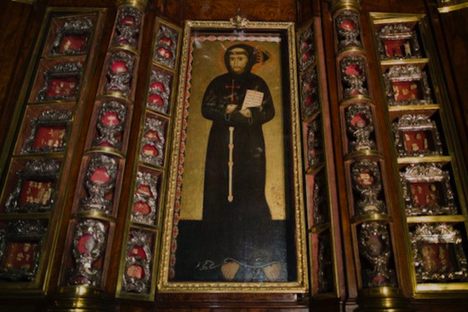 joseph79401433 joe adams 1k followers  Follow Ragamuffin San Francesco d'Assisi a Ripa, Rome. In 1708, the paneling around the altar was converted into a reliquary for allegedly more than 1000 relics of Franciscan saints. The arrangement is mechanical, a handle is turned and panels revolve to reveal the reliquary caskets. ...  less