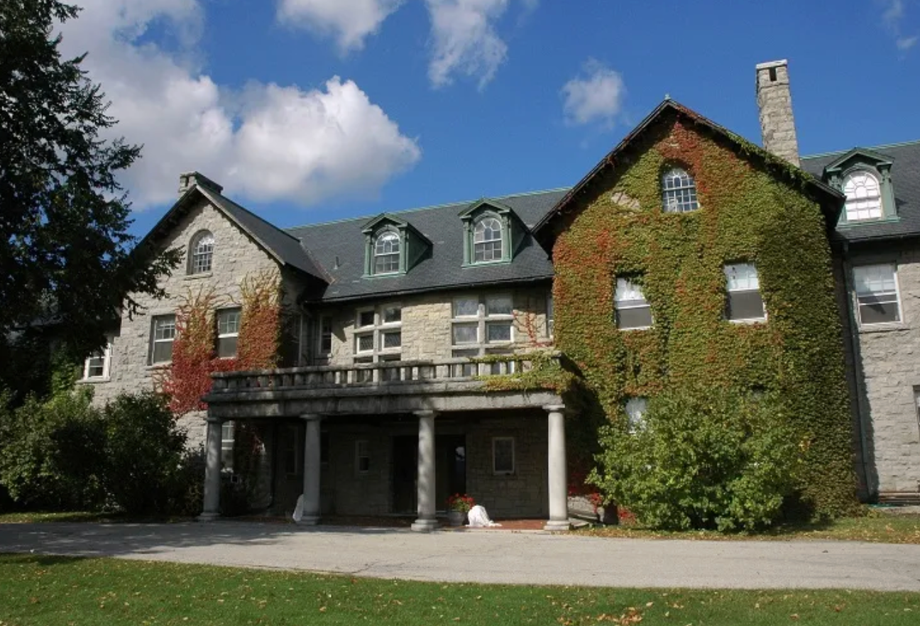 The building was originally used as a residence and was built in 1903 by New York architects Renwick, Aspinwall & Owen.