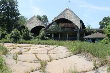 Much of the site is marred by graffiti. (Image via Toledo Talk)