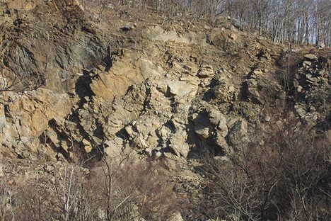 Entering the abandoned quarry from the Washburn Trail