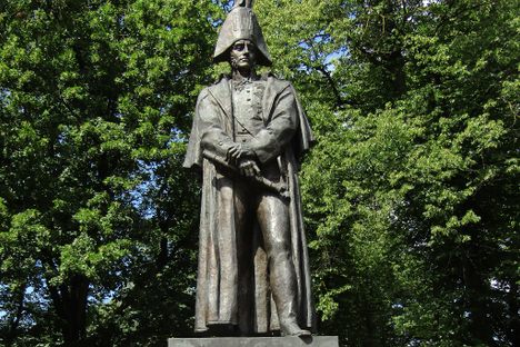 Statue of Prince Mikhail Andreas Barclay de Tolly
