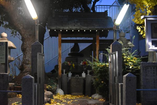 The Tomb of the Nue at night.