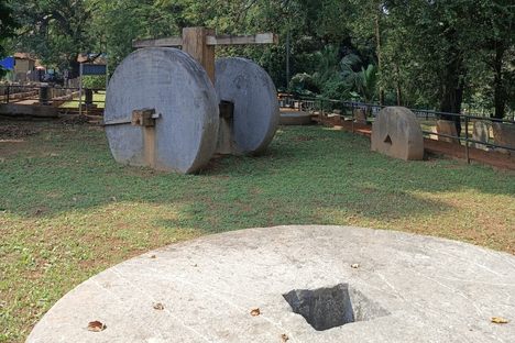 Casa de Polvora Millstones