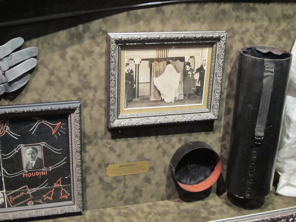 Houdini Museum in Fantasma Magic, NYC