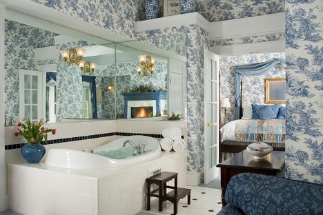 A master bathroom, c. 2007.