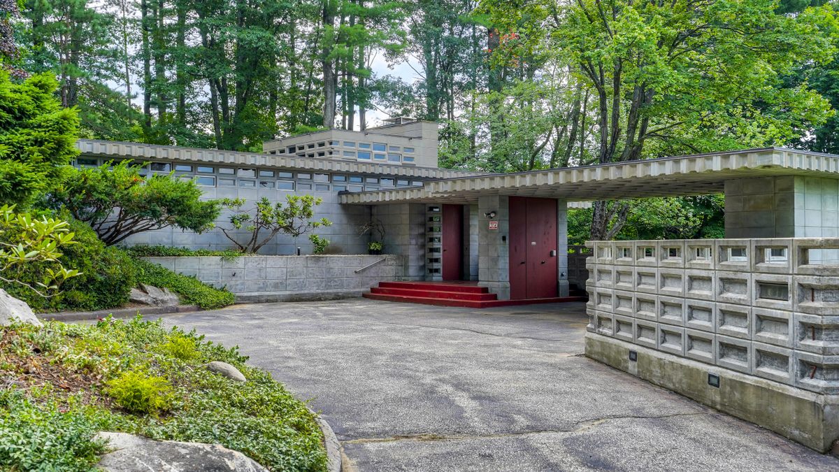 The Kalil House, one of seven Wright-designed Usonian Automatic homes.