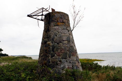 The lower day marker.