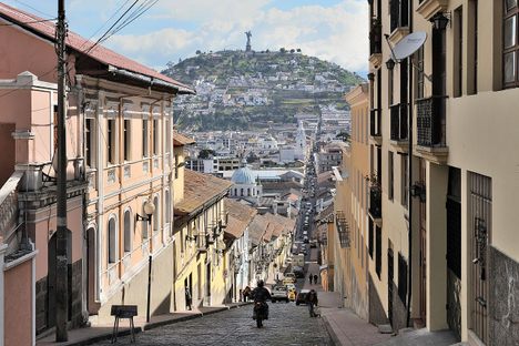 Looking down Calle García Moreno.