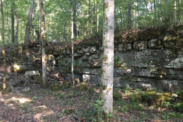 Ruins of the Old Stone Fort walls.