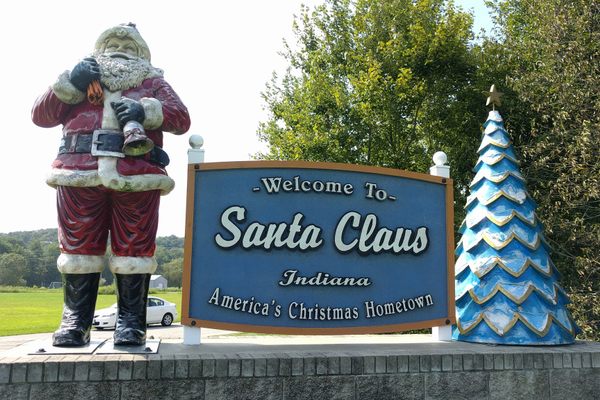 Santa Claus, Indiana sign
