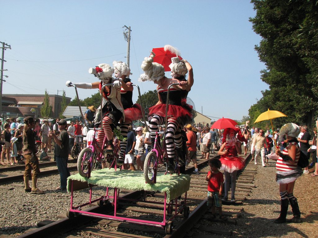 Entrants in the 2009 Santa Rosa Handcar Regatta