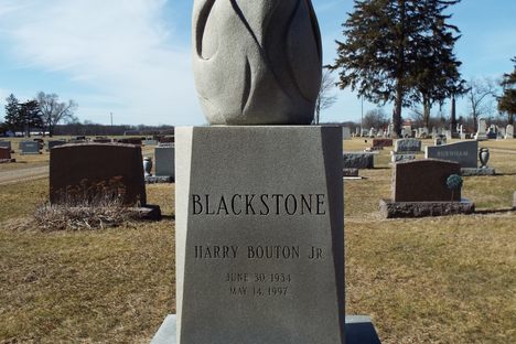 A magician's grave